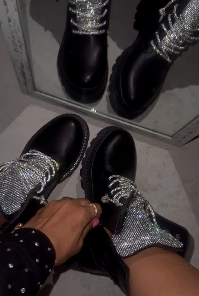 Silver duck tongue diamond women's boots