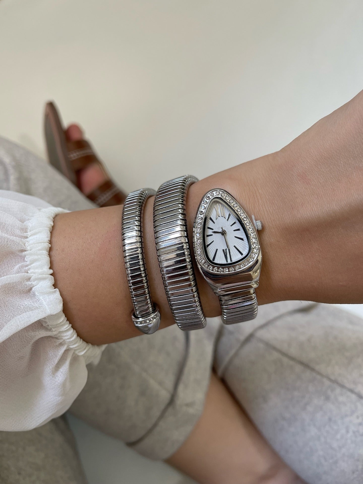 Dazzle Snake-shaped Steel Band Watch