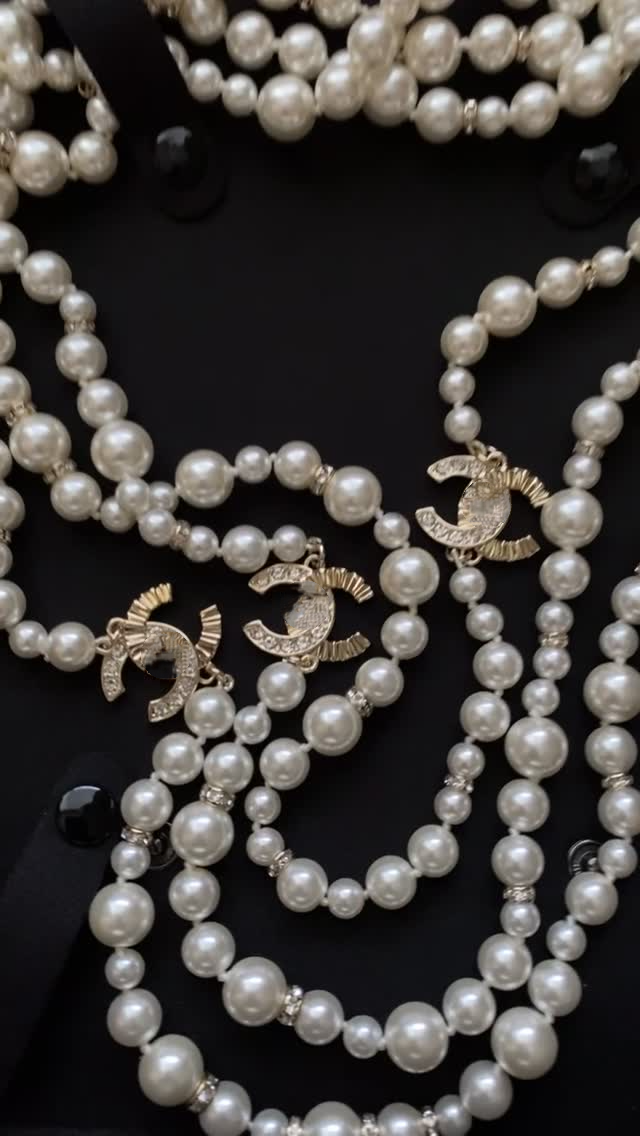 Vintage luxury pearl necklace