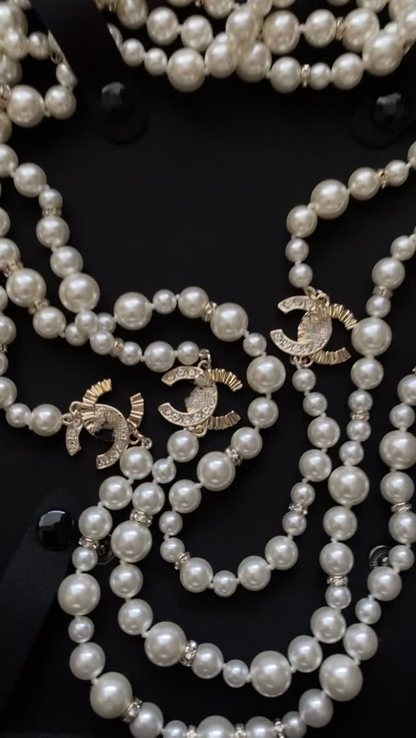 Vintage luxury pearl necklace