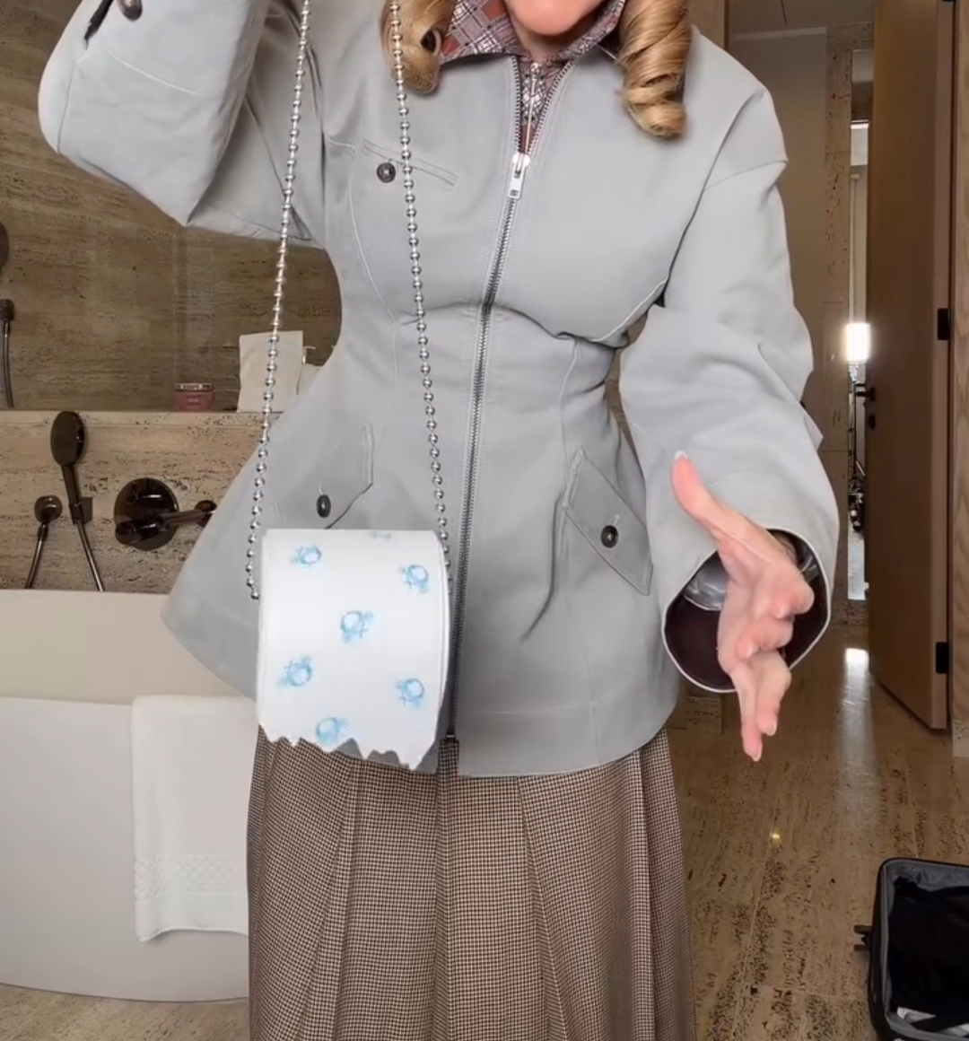 Stylish Toilet Paper Pack - Trendy and Fun Chain Tote Bag