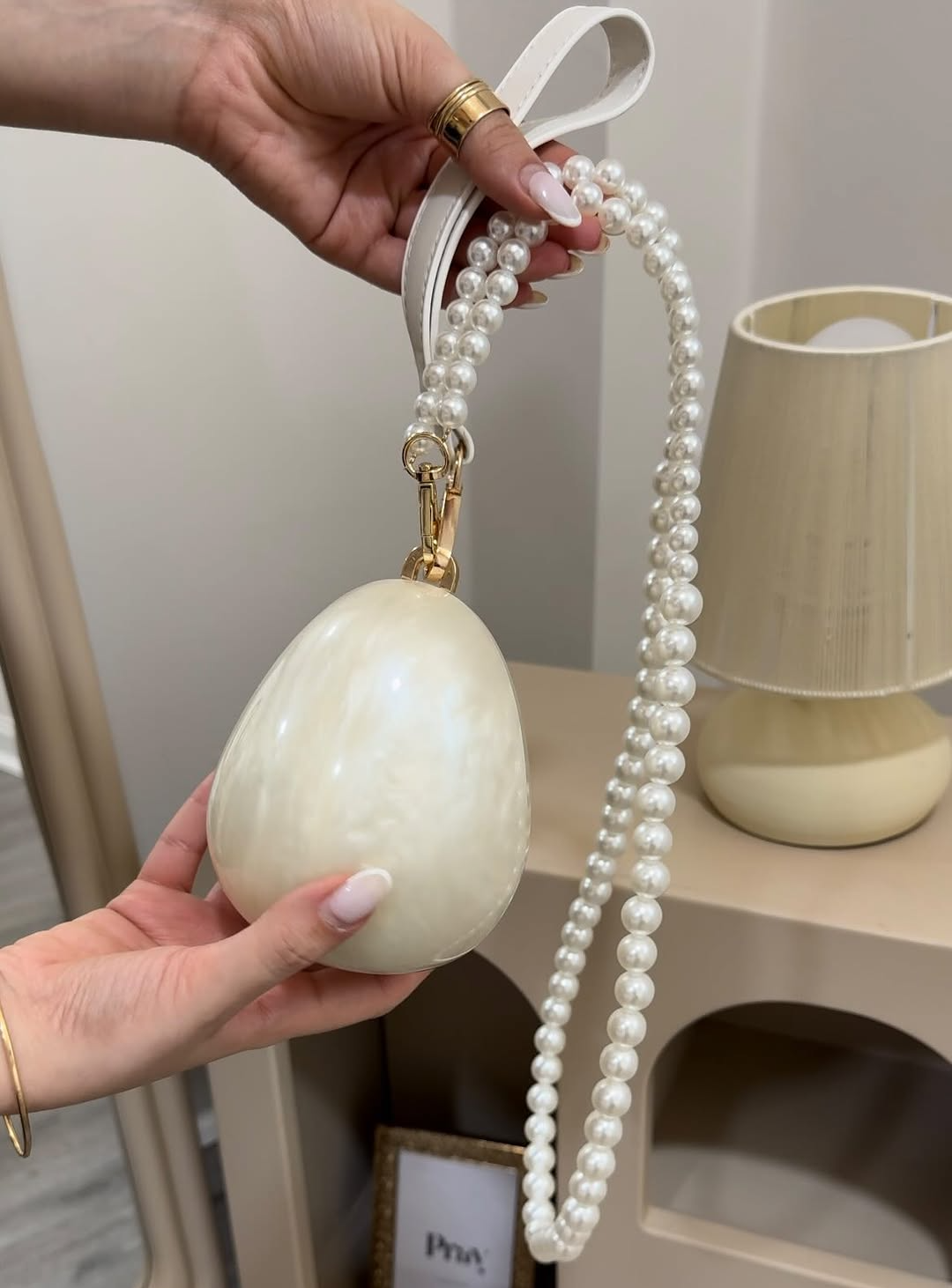 Seashell shoulder bag