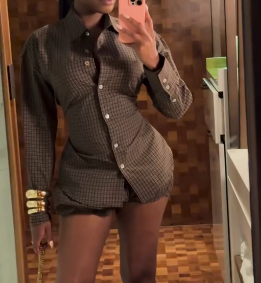 Waist-cinching plaid shirt