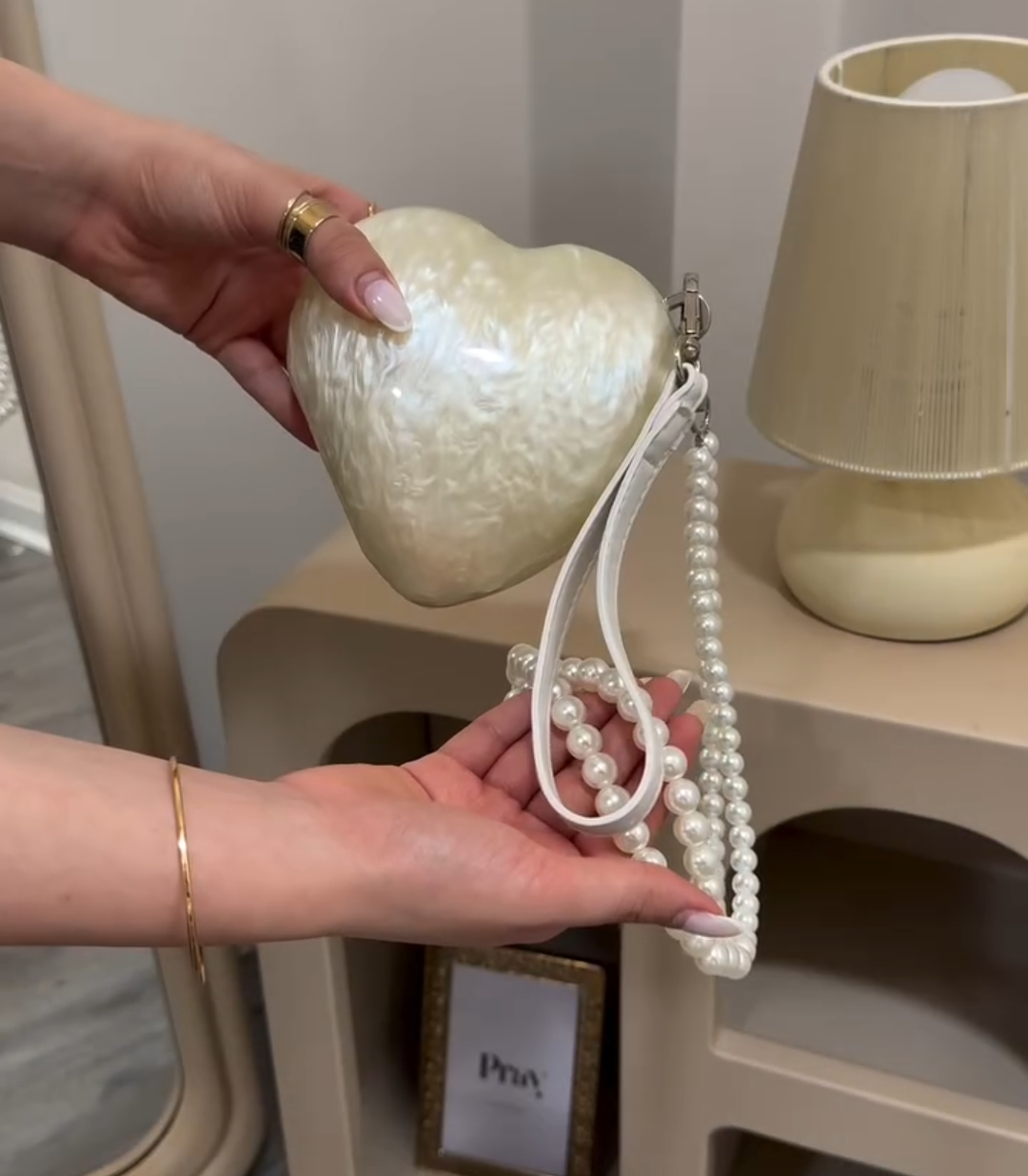 Seashell shoulder bag