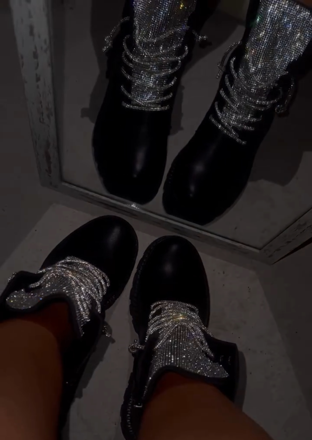 Silver duck tongue diamond women's boots