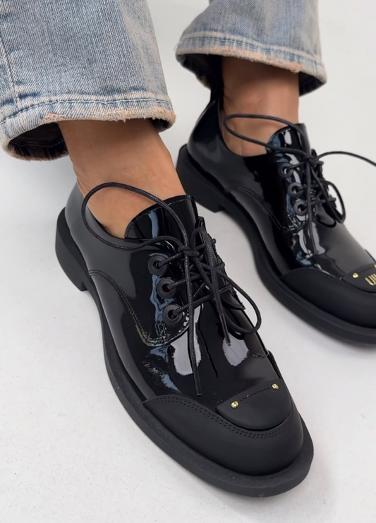 Lacquered leather shoes