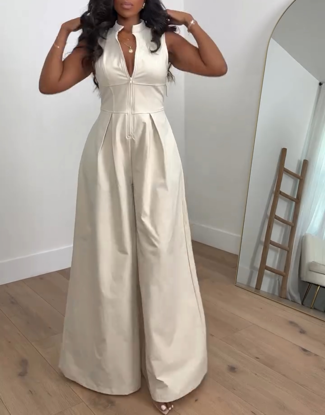 Sleeveless solid color jumpsuit